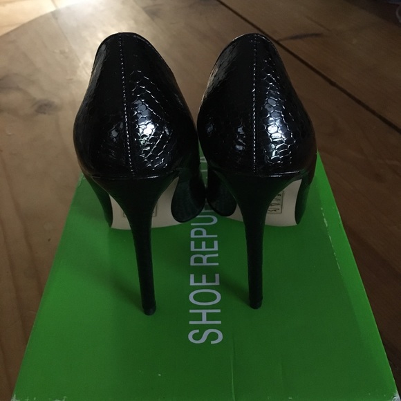 Black Patent Pumps. - Picture 4 of 4